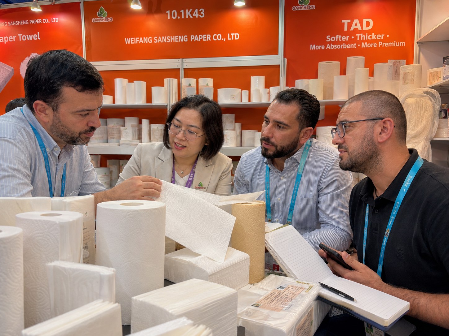 TAD paper manufacturer absorbency demonstration at Canton Fair Booth 10.1K43
