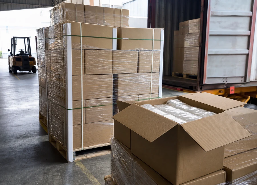 Bulk airlaid napkins prepared for export loading