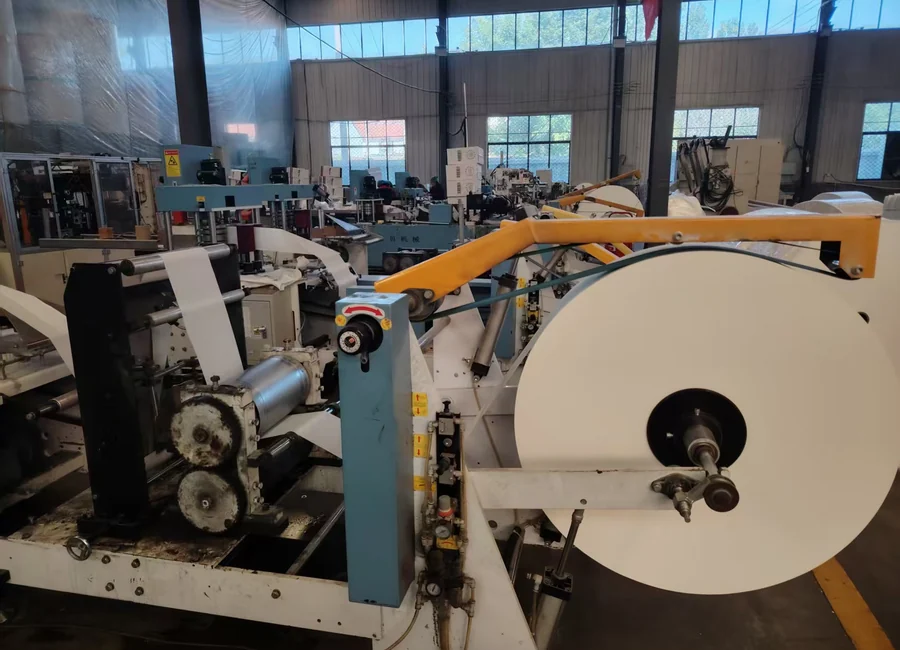 Industrial wiper parent roll on Sansheng converting equipment