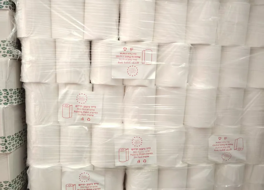 Industrial paper parent rolls on converting equipment