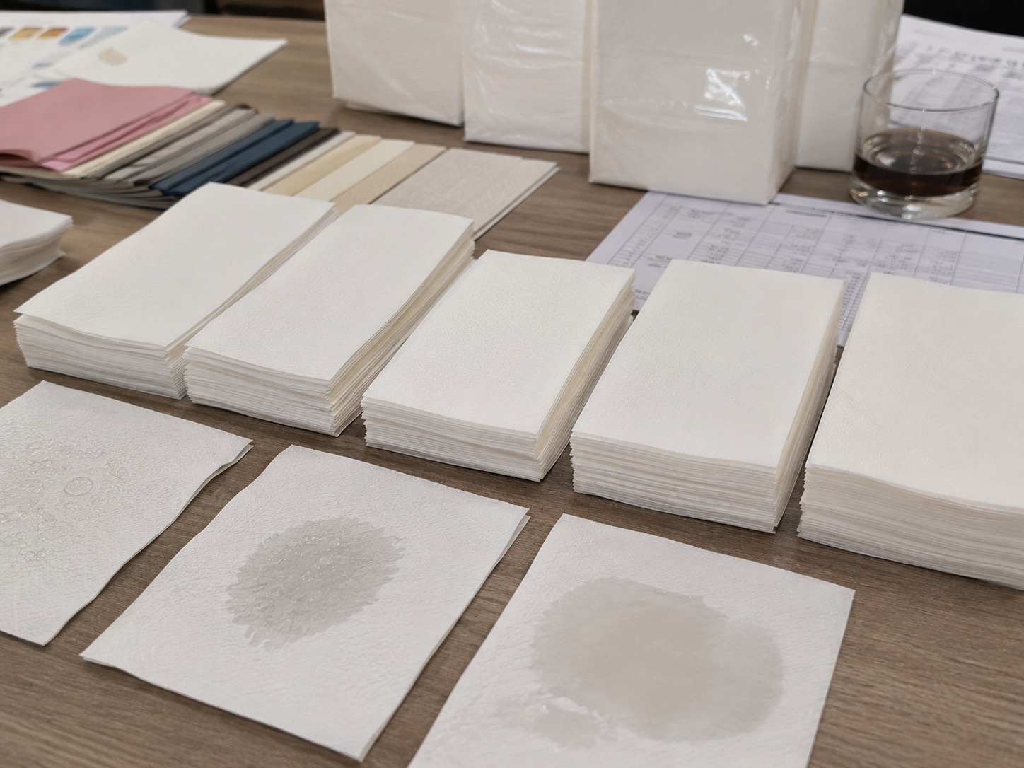 Airlaid napkins bulk GSM and texture guide with soft cloth-like napkin samples
