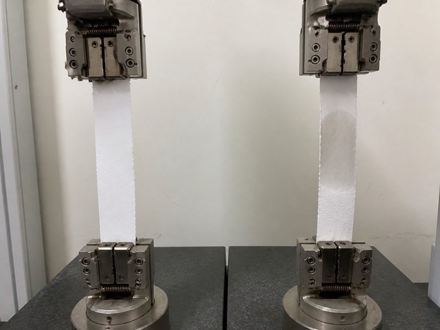 Dry and damp examination paper strips in separate strength tests