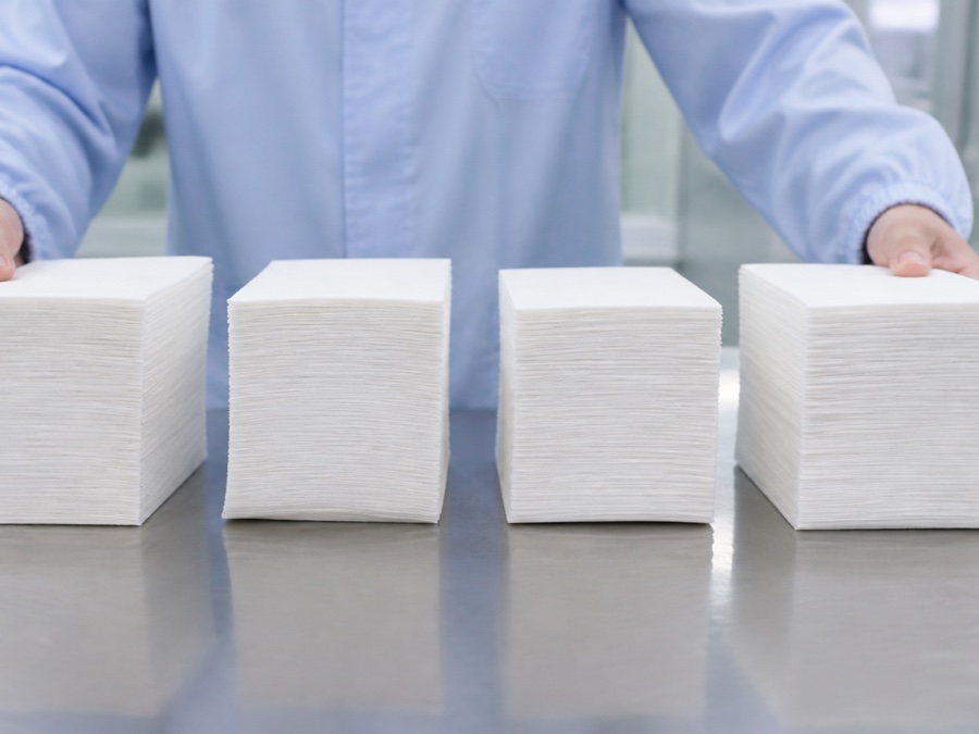 paper napkin supplier China — several fixed-count white napkin stacks compared for edge alignment and stack lean without
