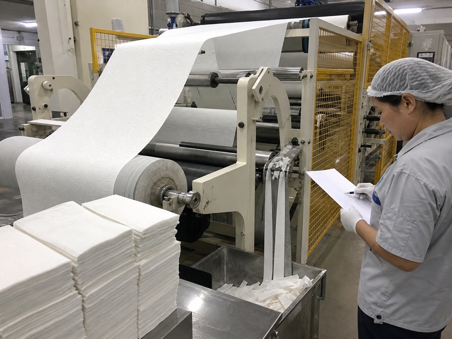 TAD tissue converting line with trim collection and finished towel output