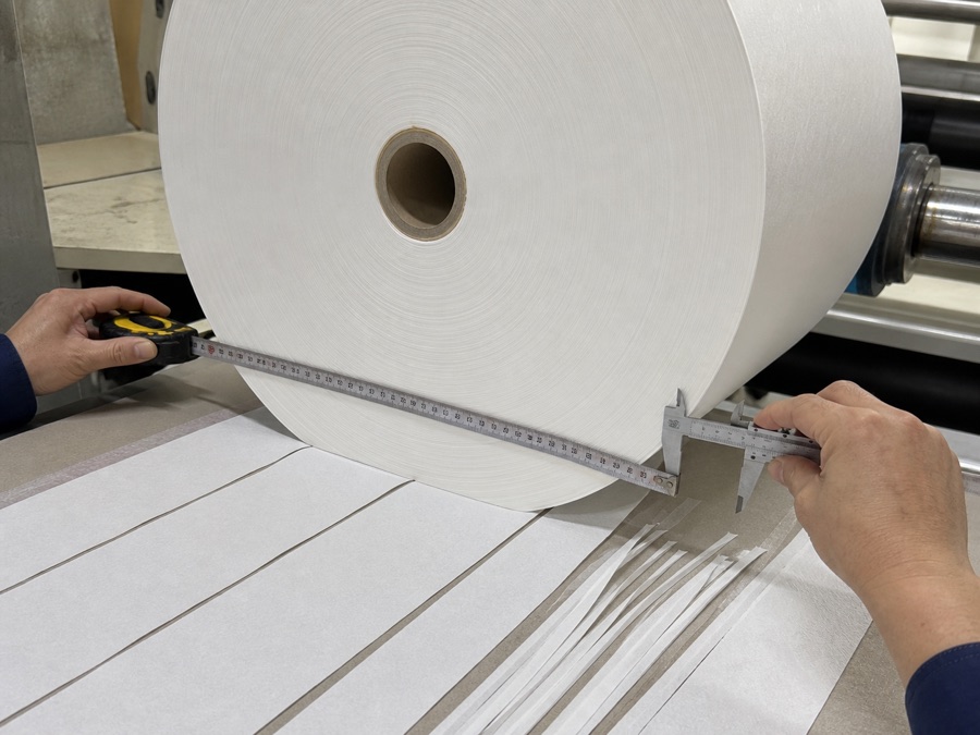 Tissue mother roll width measurement with slit lanes and edge trim