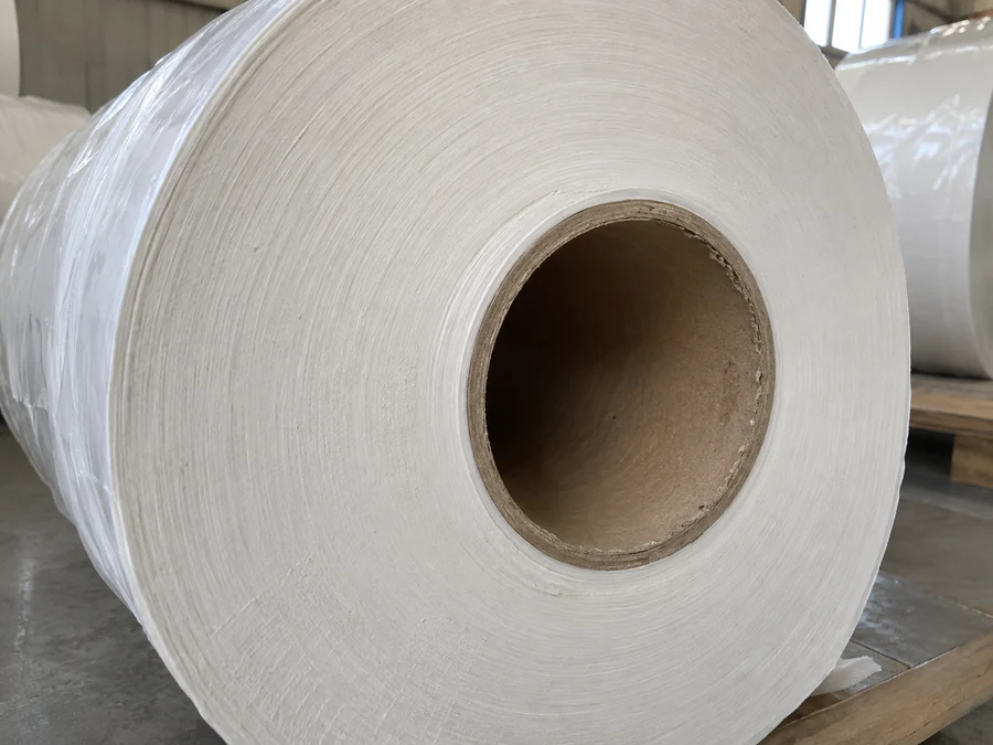 Close view of the cardboard core and wound tissue layers